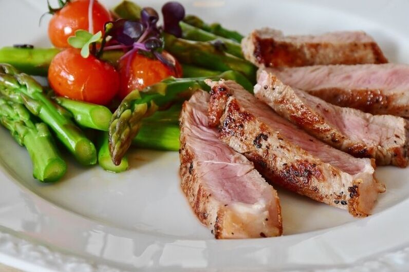 Fleisch mit Gemüse